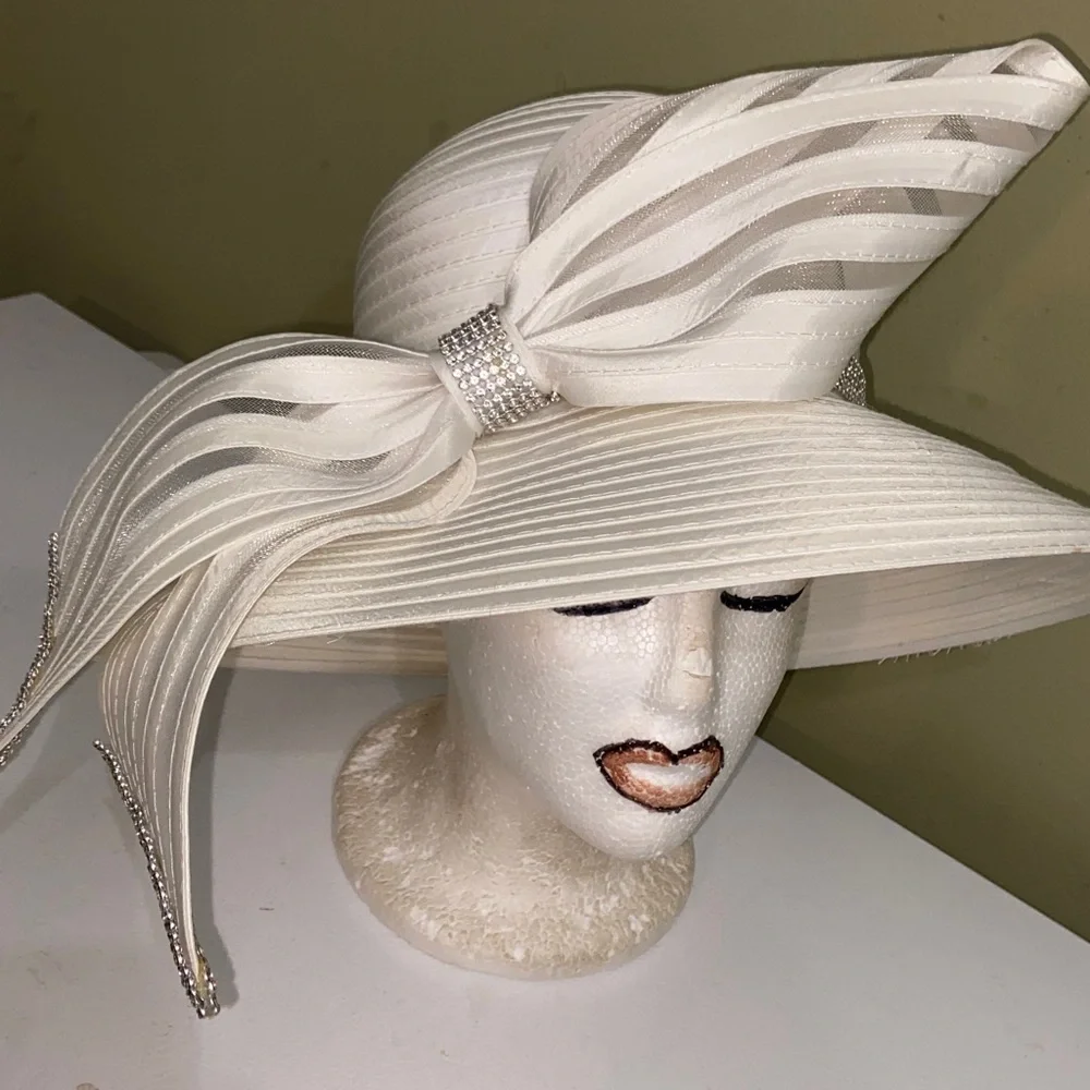 Beautiful Church Hat / Dress Hat by Sierra - Picture 4 of 8